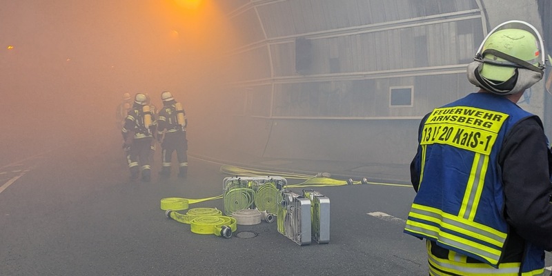 FW-AR: Erfolgreiche Einsatzsimulation im Arnsberger Altstadttunnel - Foto: presseportal.de