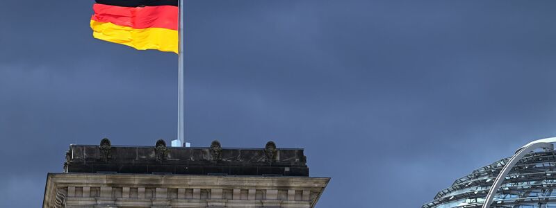 Heute ist das Reichstagsgebäude in Berlin Sitz des Bundestags. - Foto: Soeren Stache/dpa