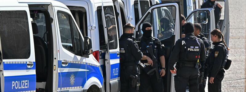 Großeinsatz vor dem israelischen Generalkonsulat in München - Foto: Peter Kneffel/dpa