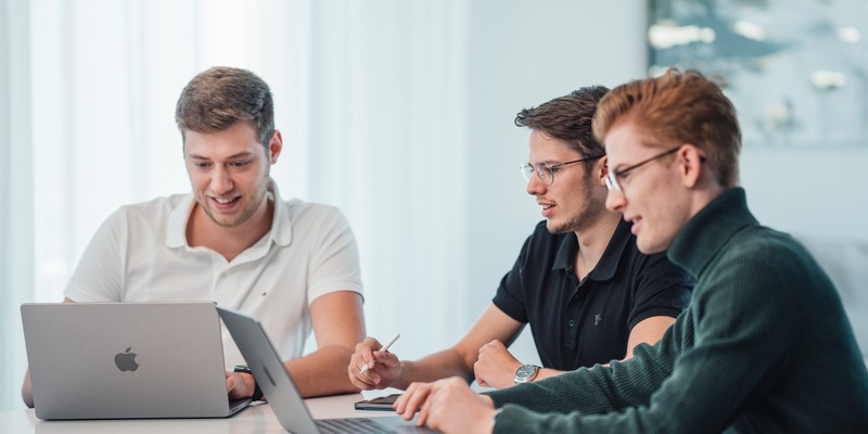 Neue Azubis kommen: Diese Themen müssen bei der Einarbeitung geklärt werden - Foto: presseportal.de