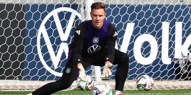 Marc-André ter Stegen beim Training in Herzogenaurach. - Foto: Daniel Karmann/dpa