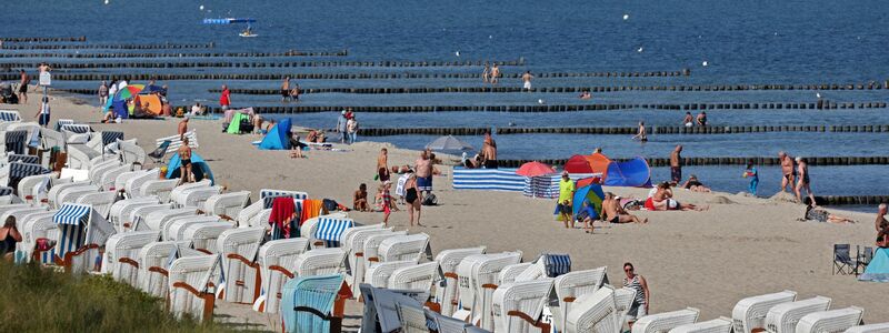 Ferien an der see. - Foto: Bernd Wüstneck/dpa