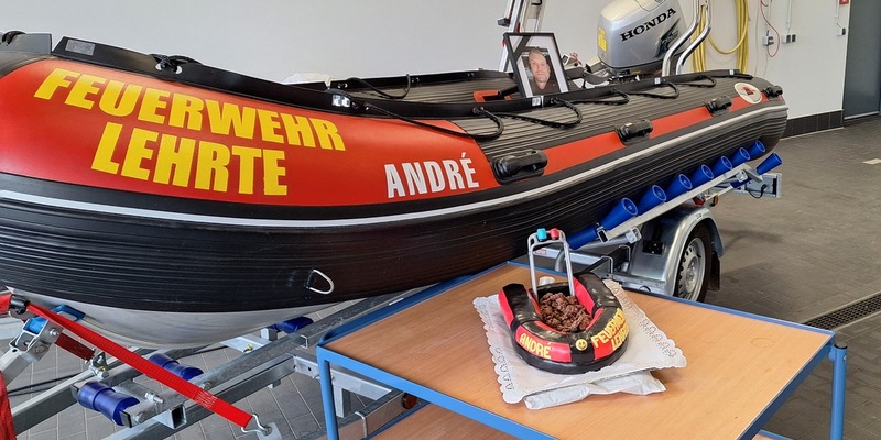 FW Lehrte: Taufe des neuen Rettungsbootes auf den Namen eines verstorbenen Feuerwehrkameraden - Foto: presseportal.de