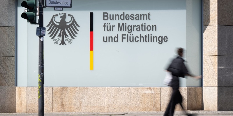 ARD-DeutschlandTREND: Drei von vier Deutschen wünschen sich eine grundsätzlich andere Asyl- und Flüchtlingspolitik +++ Achtung Sperrfrist (Print, Radio und Online): 18.00 Uhr +++ - Foto: presseportal.de