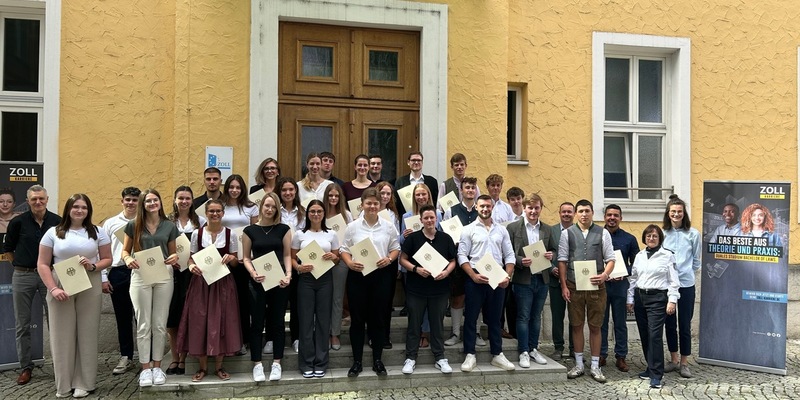 HZA-RO: 30 neue Kolleginnen und Kollegen beim Hauptzollamt Rosenheim vereidigt / Verstärkung im mittleren und gehobenen Zolldienst - Foto: presseportal.de