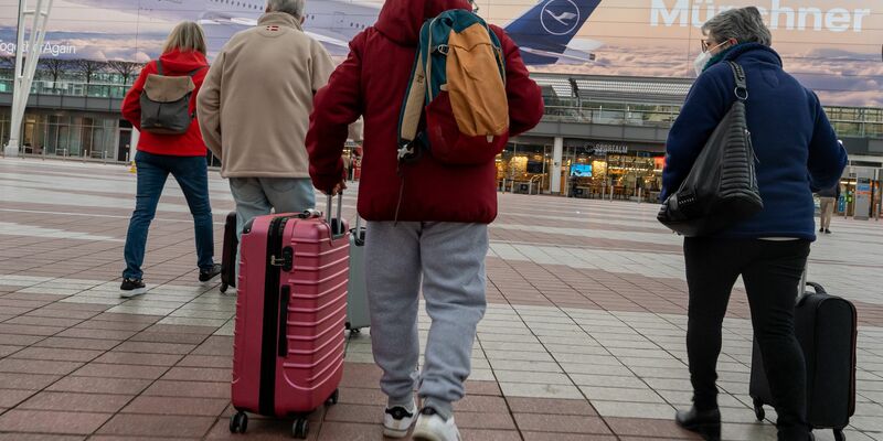 Studie: Viele Menschen mit Migrationshintergrund denken angesichts des AfD-Aufstiegs über Auswanderung aus Deutschland nach. (Archivbild) - Foto: Peter Kneffel/dpa