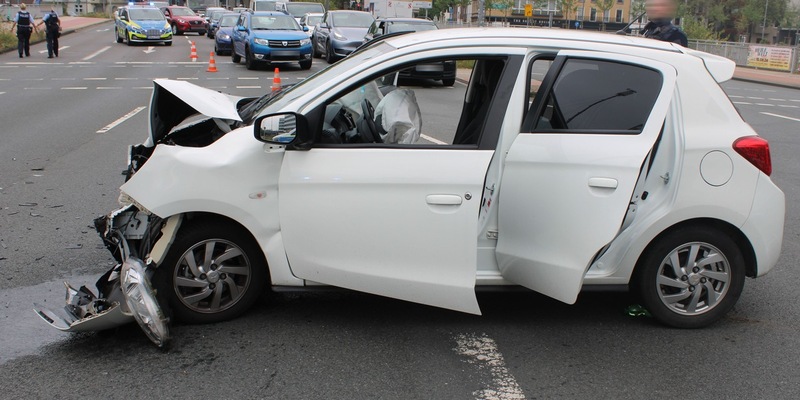 POL-DU: Dellviertel: Kollision im Kreuzungsbereich - Fünf Verletzte - Foto: presseportal.de