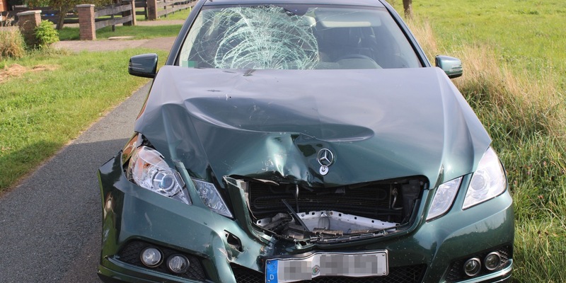 POL-MI: Zusammenstoß mit Auto: Kleinkraftradfahrer schwer verletzt - Foto: presseportal.de