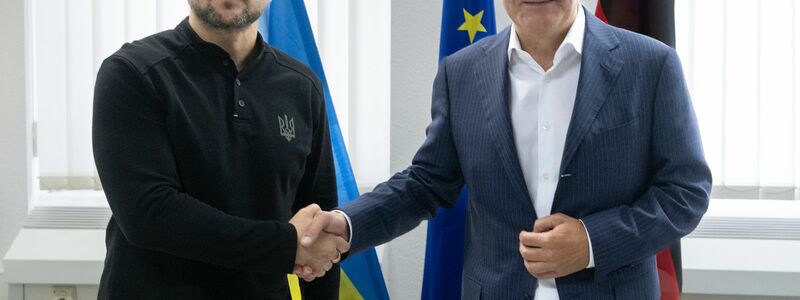 Selenskyj bei einem Treffen mit Bundeskanzler Scholz. - Foto: Boris Roessler/dpa Pool/dpa