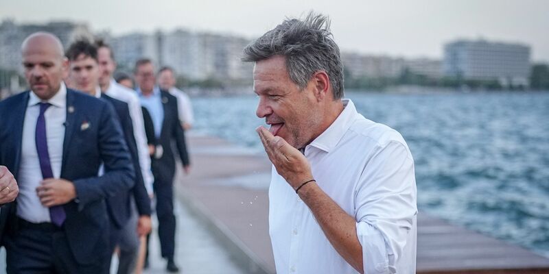 Alltagsleben an der Promenade. - Foto: Kay Nietfeld/dpa