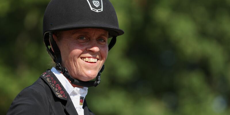 Regine Mispelkamp holt im Dressurreiten drei Medaillen bei den Paralympics. - Foto: Friso Gentsch/dpa