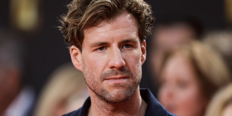 In Ostwestfalen wollte Comedian Luke Mockridge seine neue Tour starten - nach massiver Kritik an seinen Aussagen über Behindertensport sind die ersten Auftritte nun abgesagt. (Archivbild) - Foto: Rolf Vennenbernd/dpa