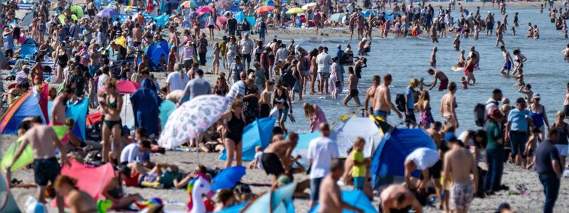 Die Zahl der Badetoten ist im laufenden Jahr deutlich gestiegen - mindestens 353 Menschen sind ertrunken. (Symbolbild) - Foto: Stefan Sauer/dpa