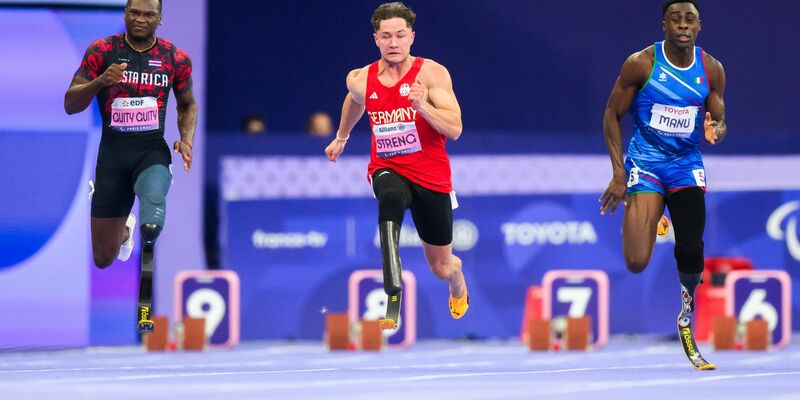 Statt Silber gab es für Felix Streng (m) über die 200 Meter eine Disqualifikation. - Foto: Julian Stratenschulte/dpa
