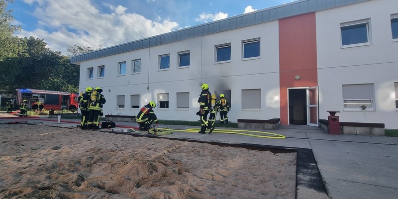 FW-OB: Brand in Flüchtlingsunterkunft an der Duisburger Straße schnell unter Kontrolle gebracht - Foto: presseportal.de