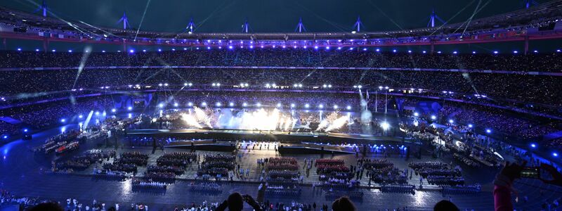 Die Abschiedszeremonie im Stade de France hat begonnen. - Foto: Julian Stratenschulte/dpa