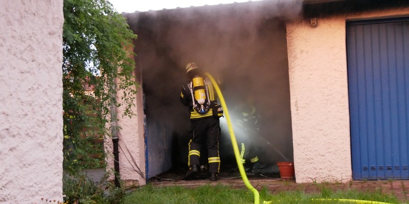 FW Celle: Garagenbrand in der Heese - Foto: presseportal.de
