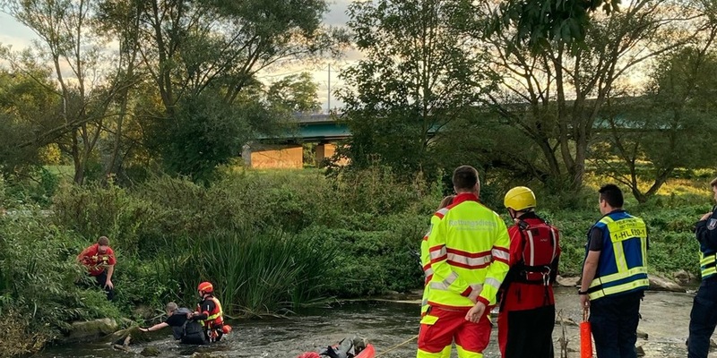 FW-EN: Verunfallter Kanufahrer aus Fischrteppe an der Ruhr gerettet - Foto: presseportal.de