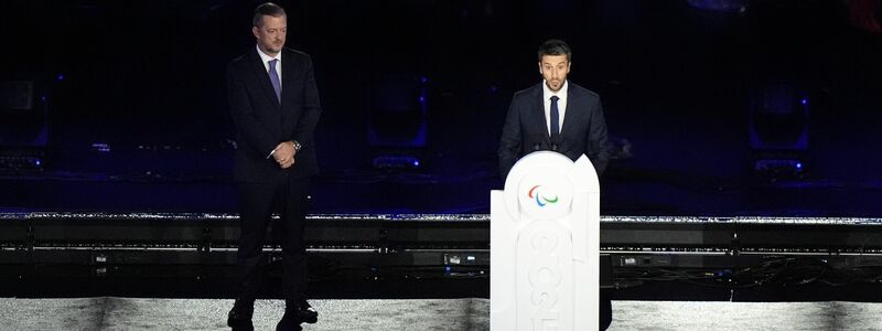 Tony Estanguet und Andrew Parsons halten ihre Abschlussreden. - Foto: Zac Goodwin/PA Wire/dpa