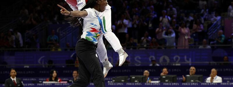 Zakia Khudadadi gewann die erste Medaille für das paralympische Flüchtlingsteam. - Foto: Madeleine Mertens/AP/dpa