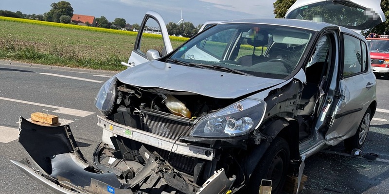 POL-MI: Autofahrerin bei Zusammenstoß schwer verletzt - Foto: presseportal.de