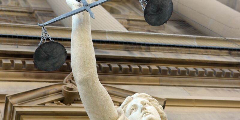 Die Mutter des getöteten Kindes wollte die Tochter nach eigenen Angaben von Schmerzen erlösen. (Symbolbild) - Foto: picture alliance / Stefan Puchner/dpa
