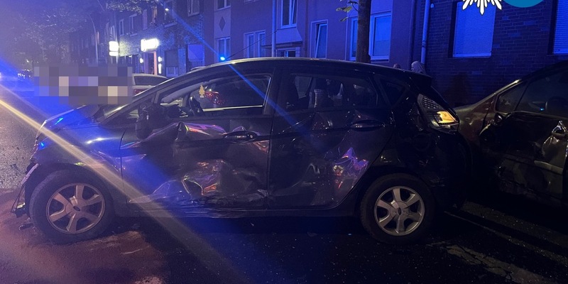 POL-DU: Untermeiderich: Vorfahrt missachtet - zwei Verletzte, vier beschädigte Fahrzeuge - Foto: presseportal.de