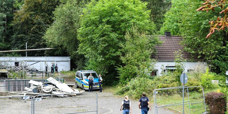 Zeugen hörten Schreie: In einer ehemaligen Brauerei in Iserlohn sollen mehrere Männer einen 30-Jährigen misshandelt haben.  - Foto: Alex Talash/dpa