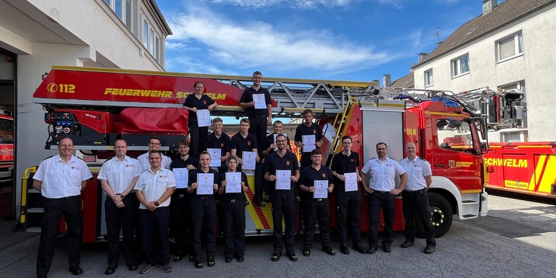 FW-EN: Erfolgreiche Grundausbildung - Neue Einsatzkräfte für die Feuerwehr - Foto: presseportal.de