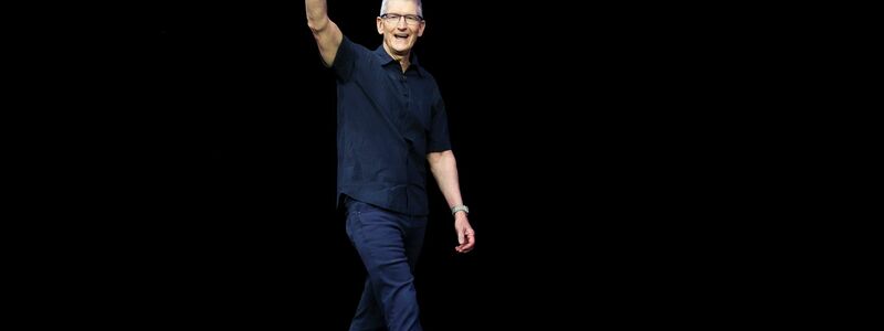 Tim Cook ließ sich kurz vor aufgezeichneten Vorstellung der neuen Geräte blicken. - Foto: Juliana Yamada/AP/dpa