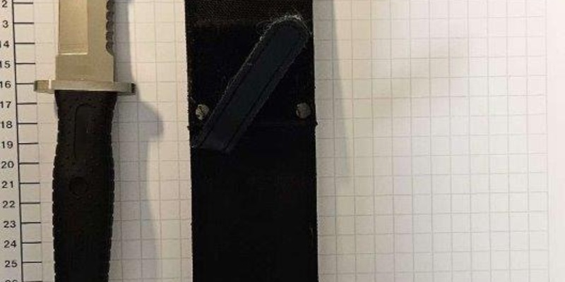 BPOL NRW: Bundespolizisten stellen Tactical Knife bei 54-Jährigem sicher - Foto: presseportal.de