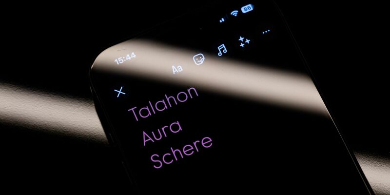In den Top 3 für das Jugendwort des Jahres 2024 standen die Begriffe «Talahon», «Aura» und «Schere».  - Foto: Rolf Vennenbernd/dpa
