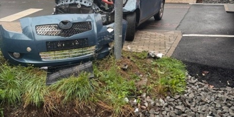 BPOL-KL: PKW kollidiert mit Regionalbahn - Foto: presseportal.de