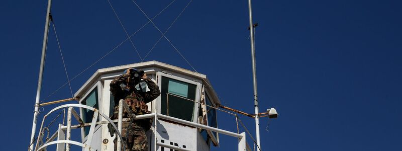 Ein UN-Soldat an der Grenze zwischen Israel und dem Libanon. (Archivbild) - Foto: Marwan Naamani/dpa