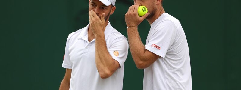 Tim Pütz (l) und Kevin Krawietz gewannen trotz der späten Anreise ihr Davis-Cup-Doppel in China gegen die Slowakei. - Foto: Bradley Collyer/PA Wire/dpa