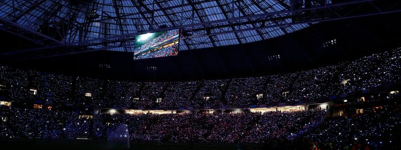 Das Dach in der Johan-Cruyff-Arena war geschlossen. - Foto: Peter Dejong/AP