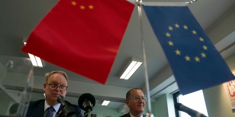 Die EU-Handelskammer in China fordert von Peking, Reformen tatsächlich umzusetzen statt diese nur zuzusagen. (Archivbild) - Foto: Ng Han Guan/AP/dpa