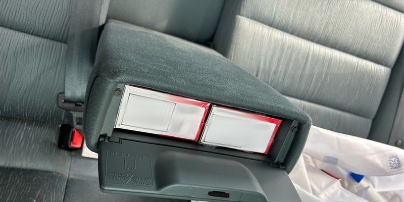 HZA-DD: Gut versteckt und dennoch entdeckt / Zoll findet über 30.000 Zigaretten in Reisebus aus Bulgarien - Foto: presseportal.de