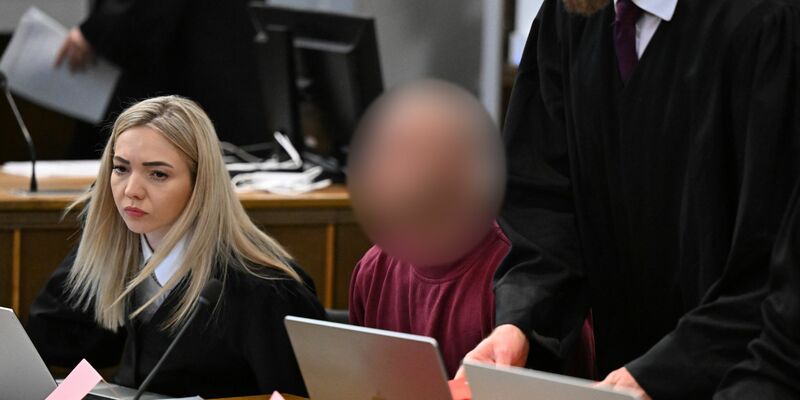Ein selbst ernannter Lebensberater aus Walldürn wurde vom Landgericht Mosbach wegen Geiselnahme und Vergewaltigung verurteilt - nun gibt es Revisionen. (Archivbild) - Foto: Bernd Weißbrod/dpa
