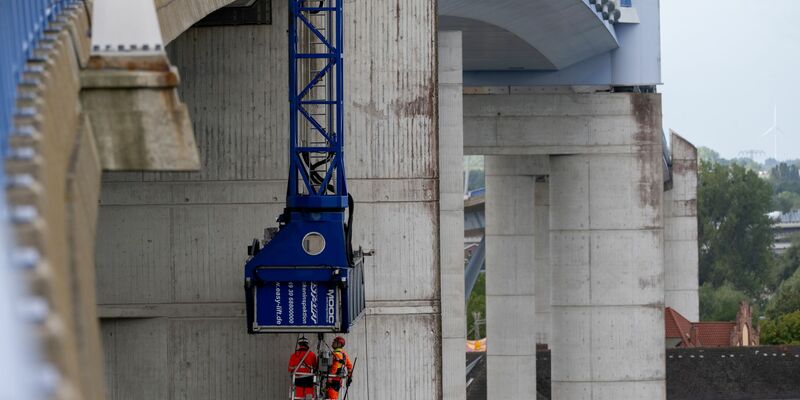 Jede Brücke in Deutschland durchläuft alle sechs Jahre eine Hautüberprüfung. (Archivfoto) - Foto: Stefan Sauer/dpa