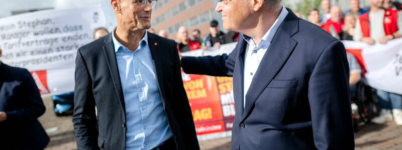 Der Betriebsrat im Emder VW-Werk setzt im Streit um die Sparpläne auf die Unterstützung des niedersächsischen Regierungschefs.  - Foto: Sina Schuldt/dpa