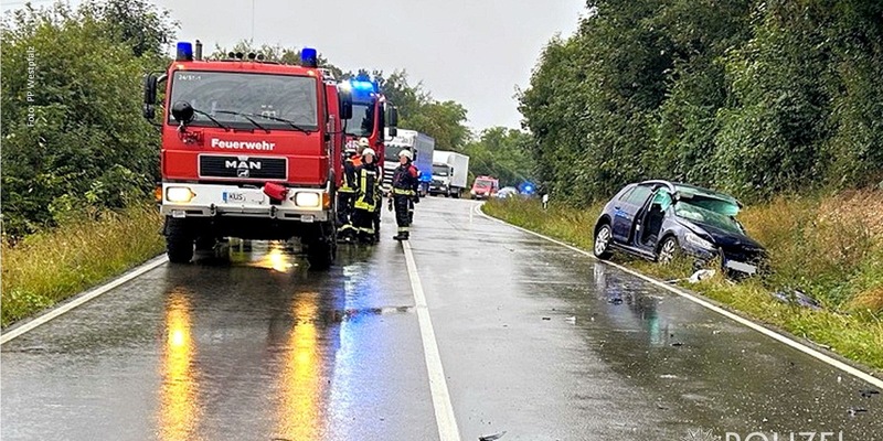 POL-PPWP: Auf nasser Fahrbahn Kontrolle verloren - Foto: presseportal.de