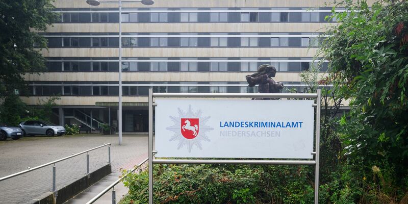 Nach Veröffentlichung eines neu entdeckten Videos sind beim Landeskriminalamt Niedersachsen neue Hinweise zu dem gesuchten früheren RAF-Mitglied Burkhard Garweg eingegangen. (Archivbild) - Foto: Julian Stratenschulte/dpa