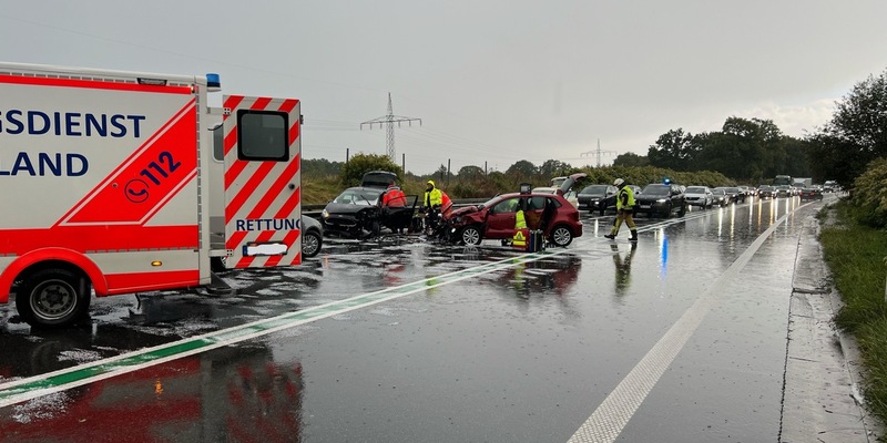 POL-WHV: Schwerer Verkehrsunfall auf B210 aufgrund Hagelschauers - Foto: presseportal.de