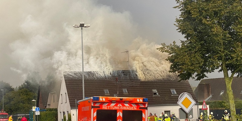 FW Kranenburg: Dachstuhlbrand an der Dorfstraße - Foto: presseportal.de