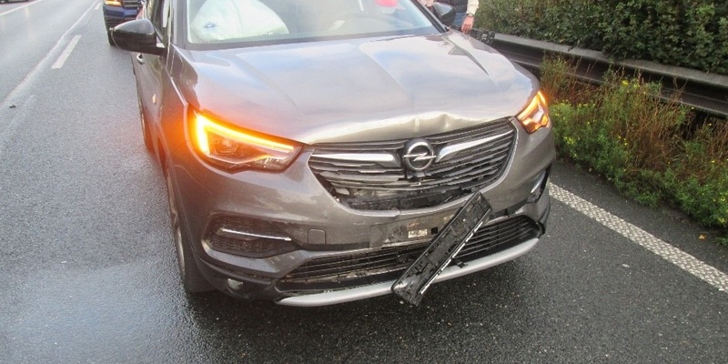 POL-DEL: Autobahnpolizei Ahlhorn: Auffahrunfall mit zwei beteiligten Pkw auf der Autobahn 28 (Gemeinde Ganderkesee) +++ Eine leichtverletzte Person +++ Hoher Sachschaden - Foto: presseportal.de