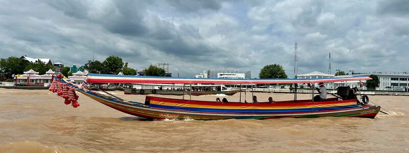 Auch in der Hauptstadt Bangkok rechnen die Behörden mit einem baldigen Überlaufen des mächtigen Chao Phraya, dessen Pegelstände ständig steigen. - Foto: Carola Frentzen/dpa