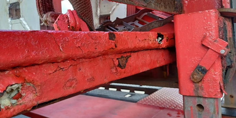 POL-UL: (GP) Mühlhausen/Gruibingen - Mehrere Laster mit Mängeln Verkehrsunsichere Sattelzüge zog die Polizei die vergangenen Tage aus dem Verkehr. - Foto: presseportal.de