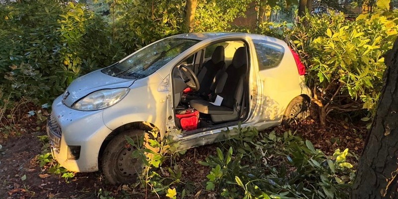 FW-OLL: Verkehrsunfall auf der Glaner Straße - Feuerwehr und Rettungsdienst retten Fahrer - Foto: presseportal.de