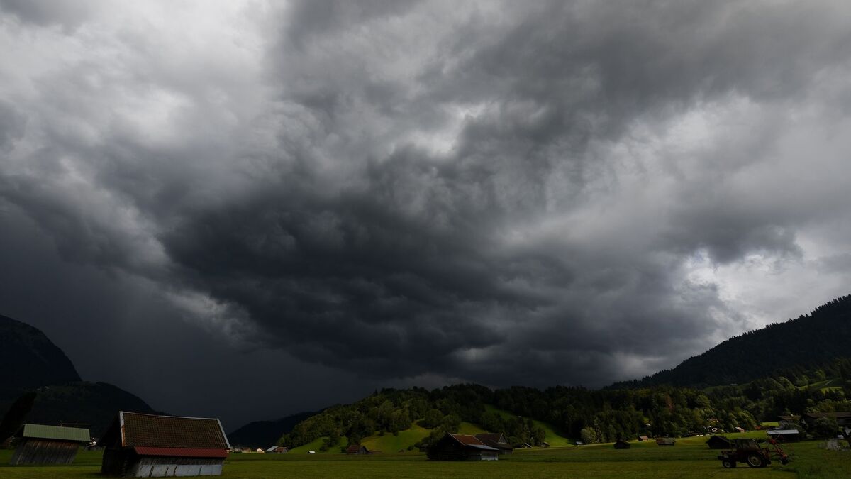 Wintereinbruch, Dauerregen - und Sorge vor Hochwasser - Foto: Angelika Warmuth/dpa